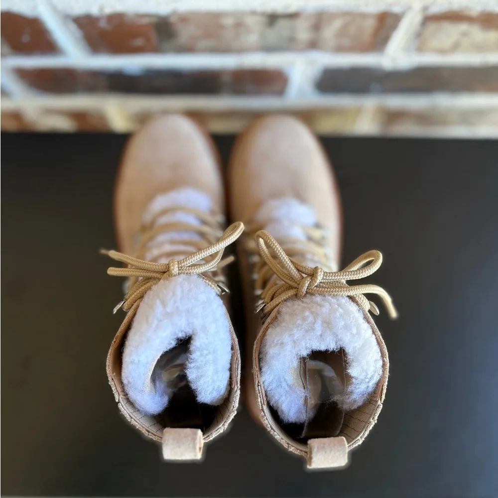Marc Fisher Lizzie Creamy Tan Suede Lace Up Boots Lambs Wool Size 5.5